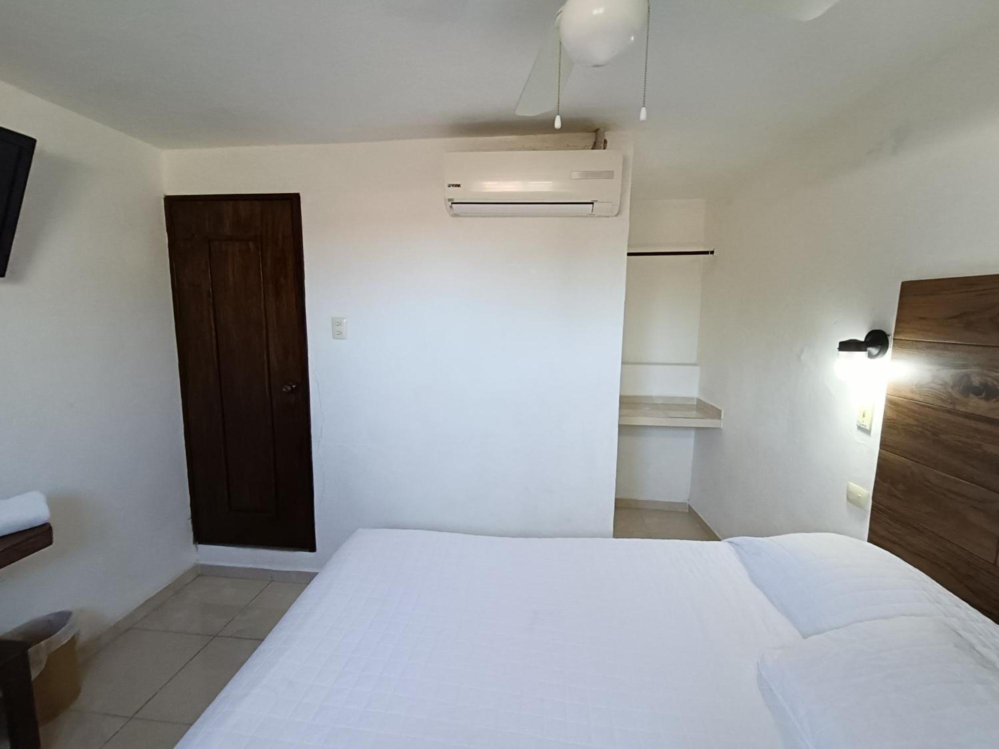 Hotel Rath แคมเปเช ภายนอก รูปภาพ